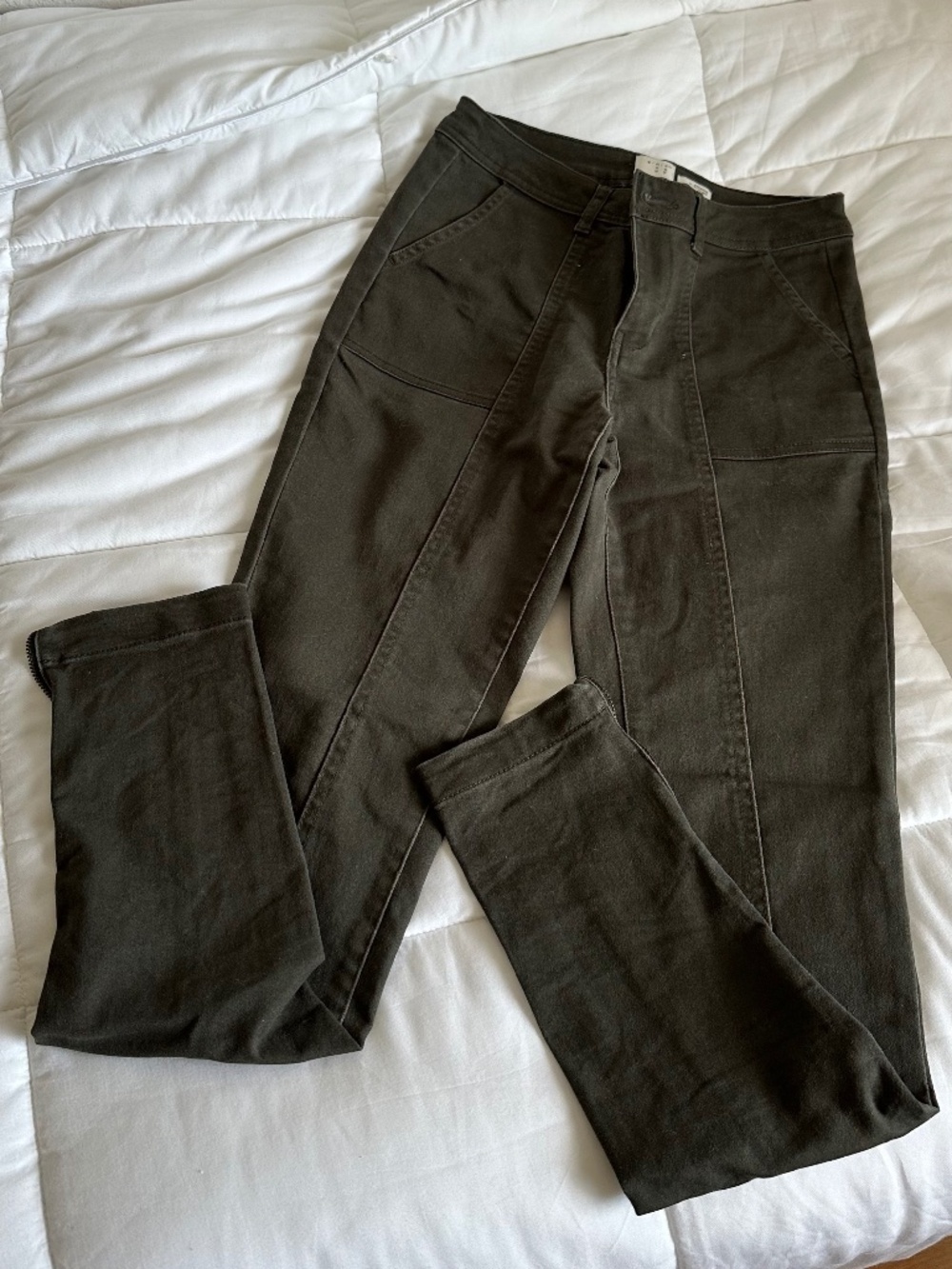 A New Day green chino stretch pants